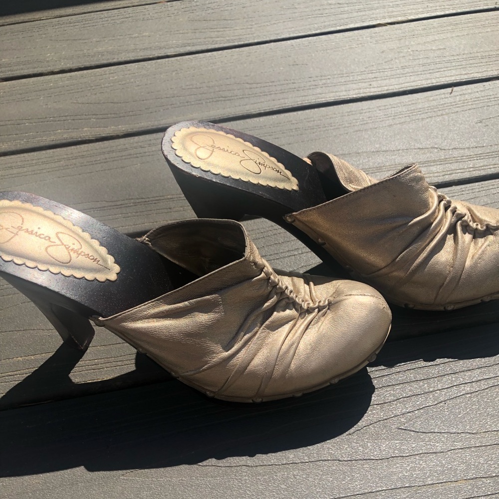 Vintage Jessica Simpson gold mules Size 7